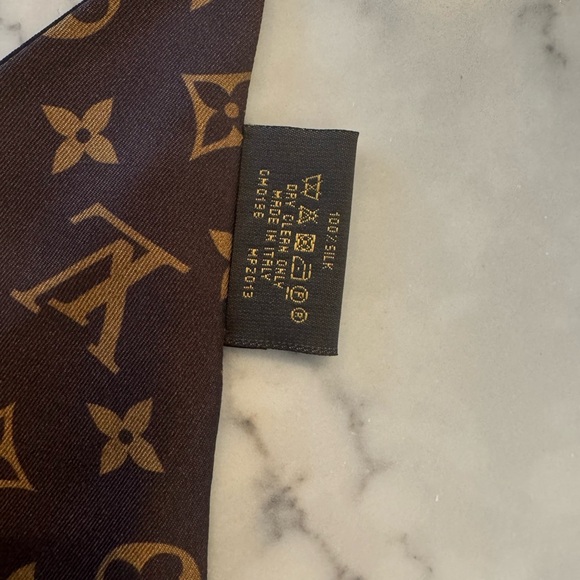 - Louis Vuitton Bandeau NEW WITH DUST BAG AND BOX RARE - Picture 8 of 9